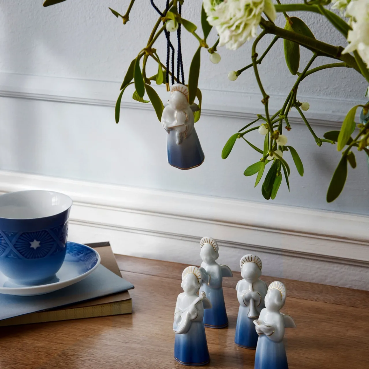 Blue Collectibles Angel with Hymn Book, 9.5 cm