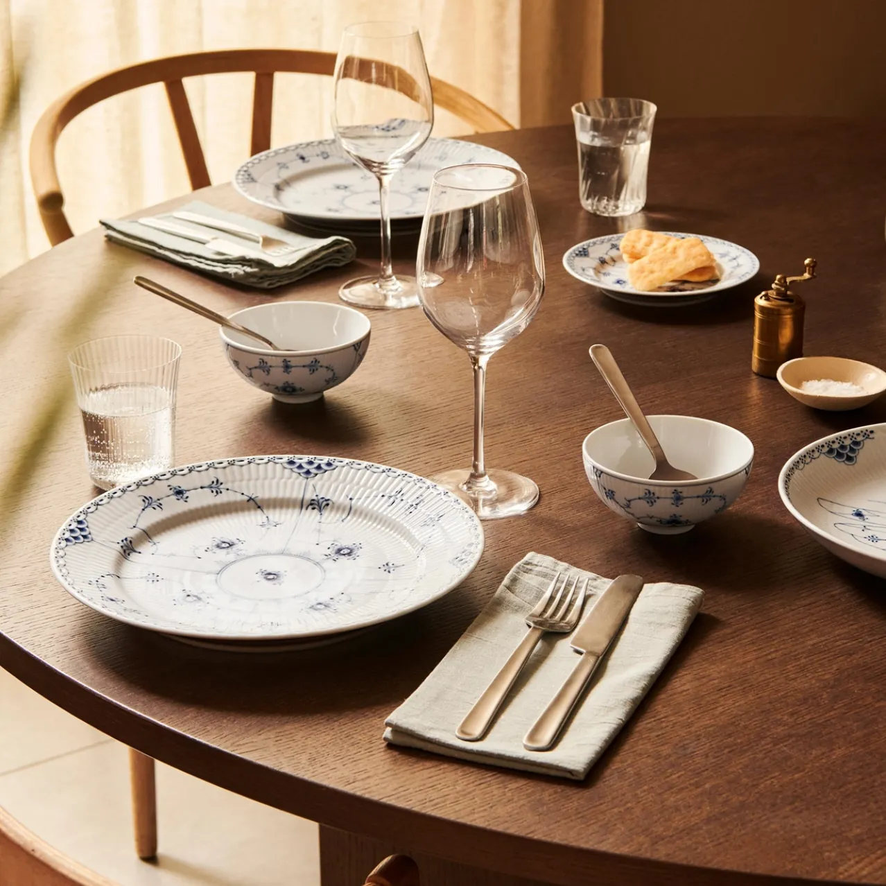 Blue Fluted Half Lace Plate, 25 cm