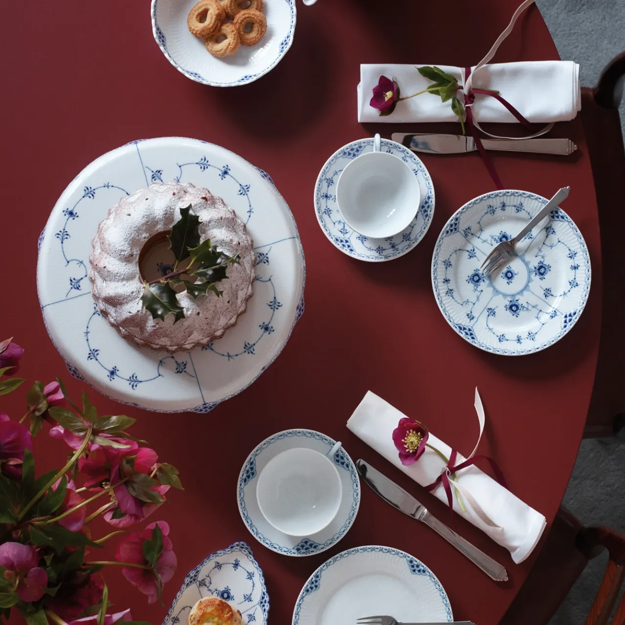 Blue Fluted Half Lace Dish on Stand, 31 cm