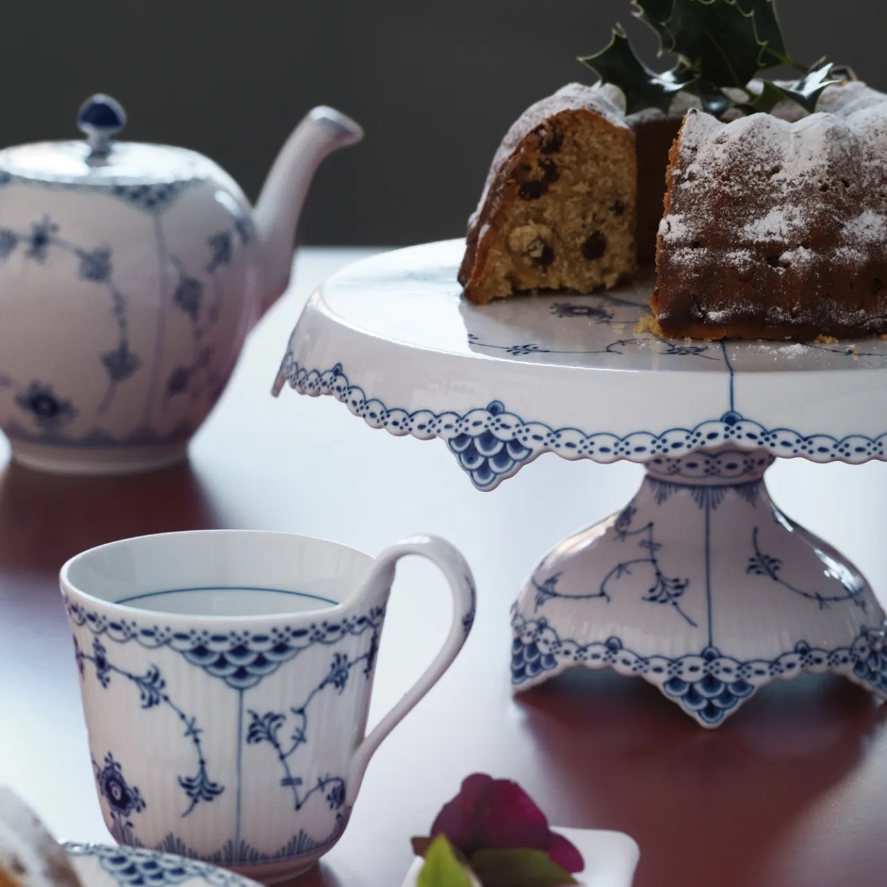 Blue Fluted Half Lace Teapot, 100 cl