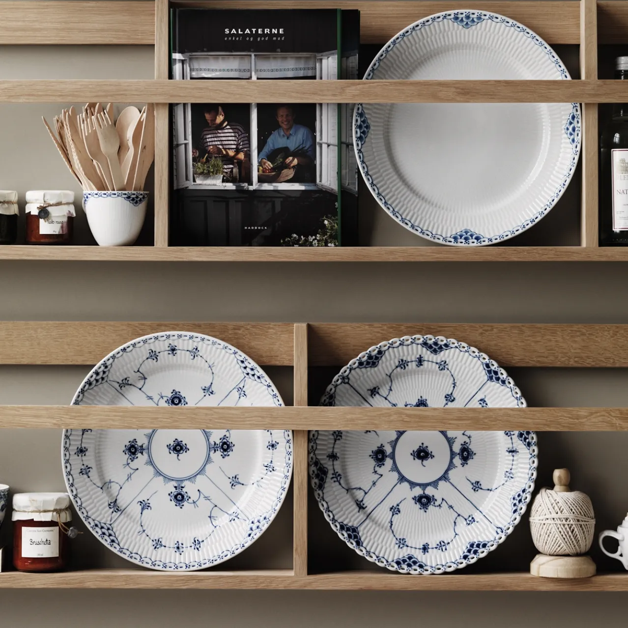 Blue Fluted Half Lace Plate, 22 cm