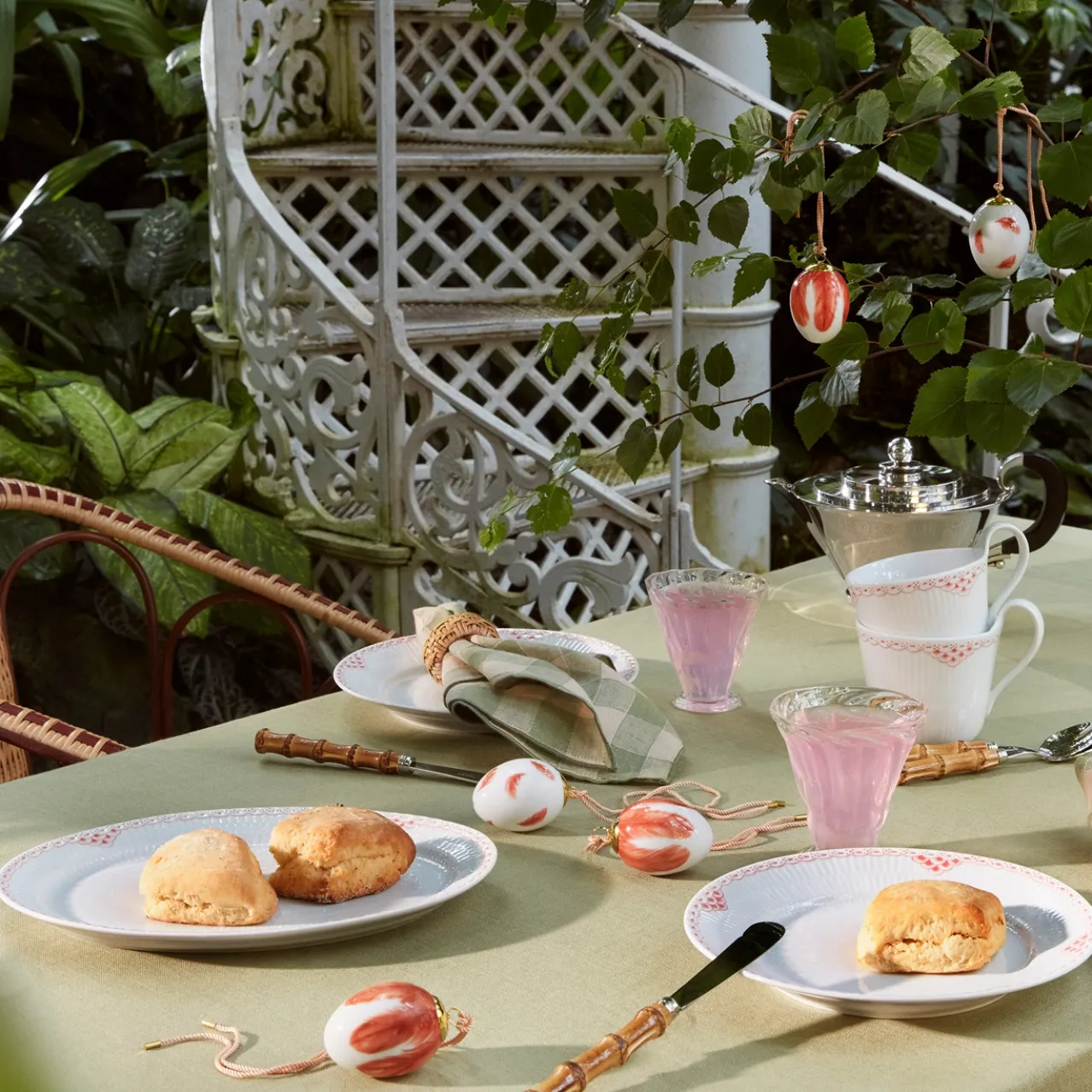 Coral Lace Plate, 22 cm