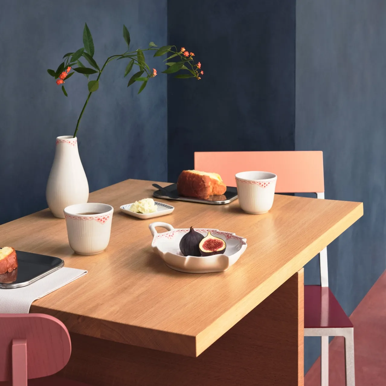 Coral Lace Vase, 18 cm