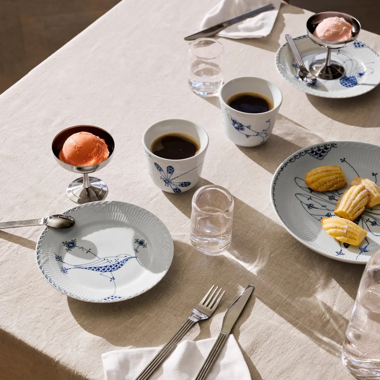 Royal Creatures Shallow Bowl, Grasshopper, 25 cm