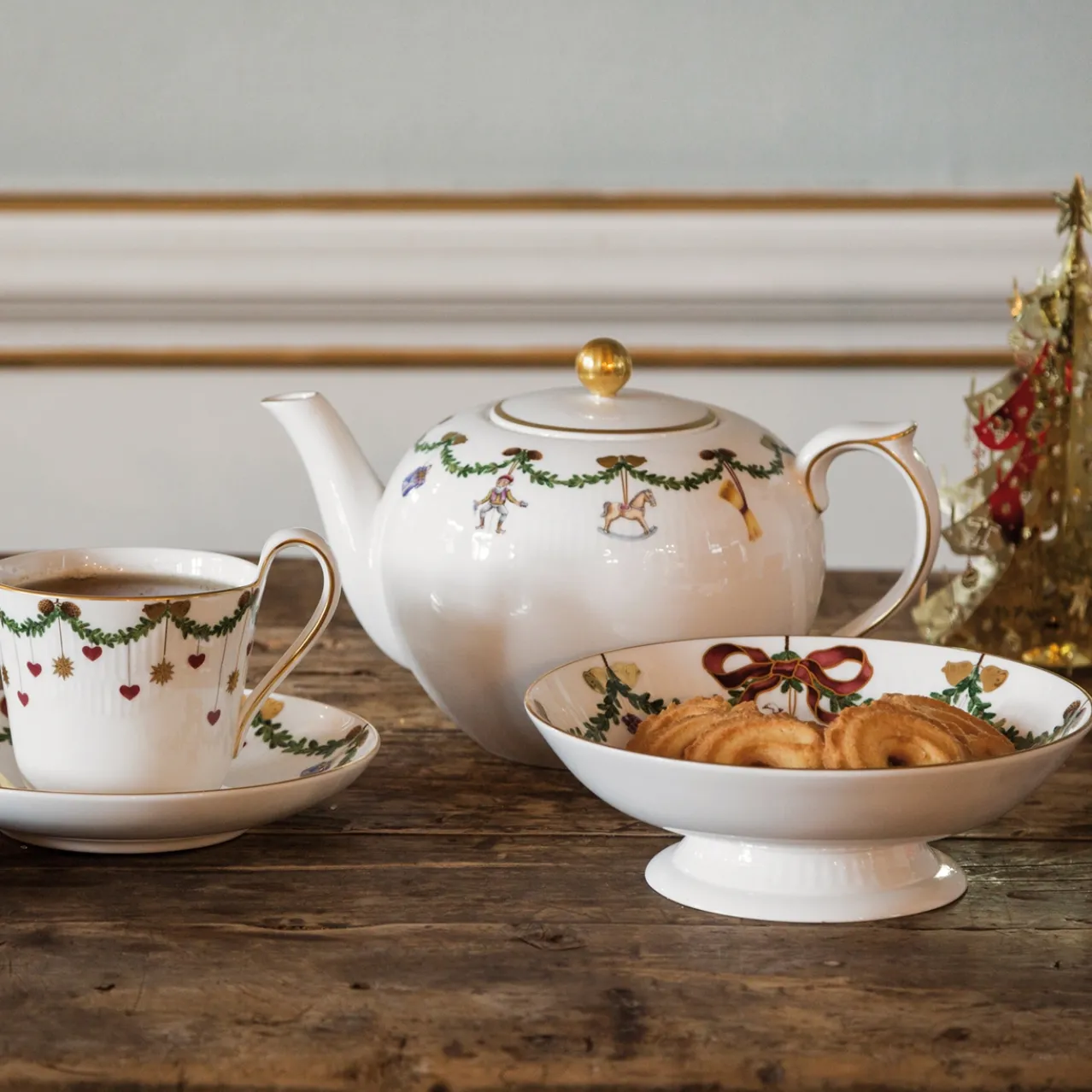 Star Fluted Christmas Teapot, 140 cl